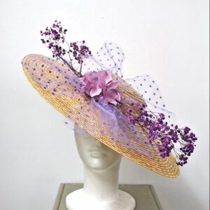 Tocado morado de paja