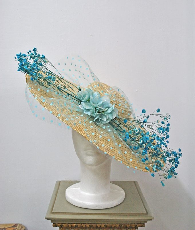 Tocado turquesa de paja