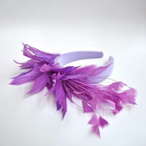 Diadema lila plumas
