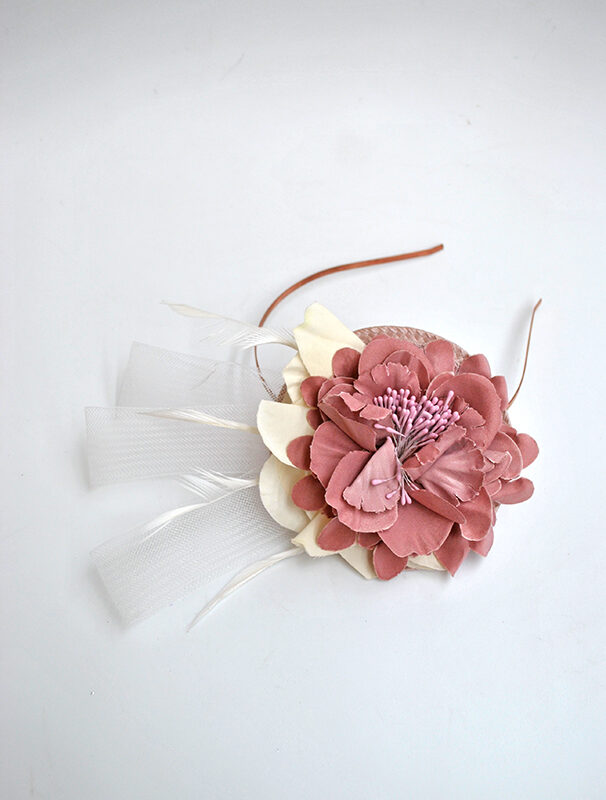 Tocado rosa de niña