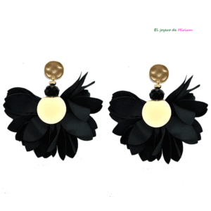 Pendientes negros de flores