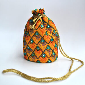 Bombonera mostaza bordados