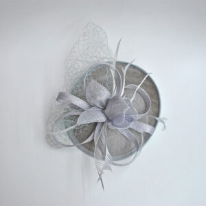 Tocado gris plata redecilla
