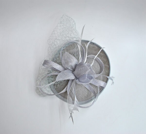 Tocado gris plata redecilla