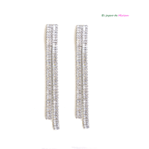 Pendientes plateados largos