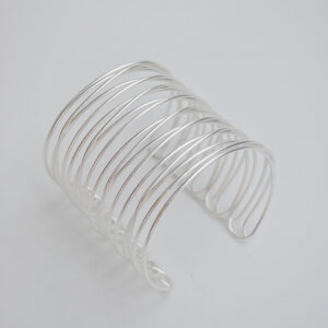 Brazalete plateado tiras