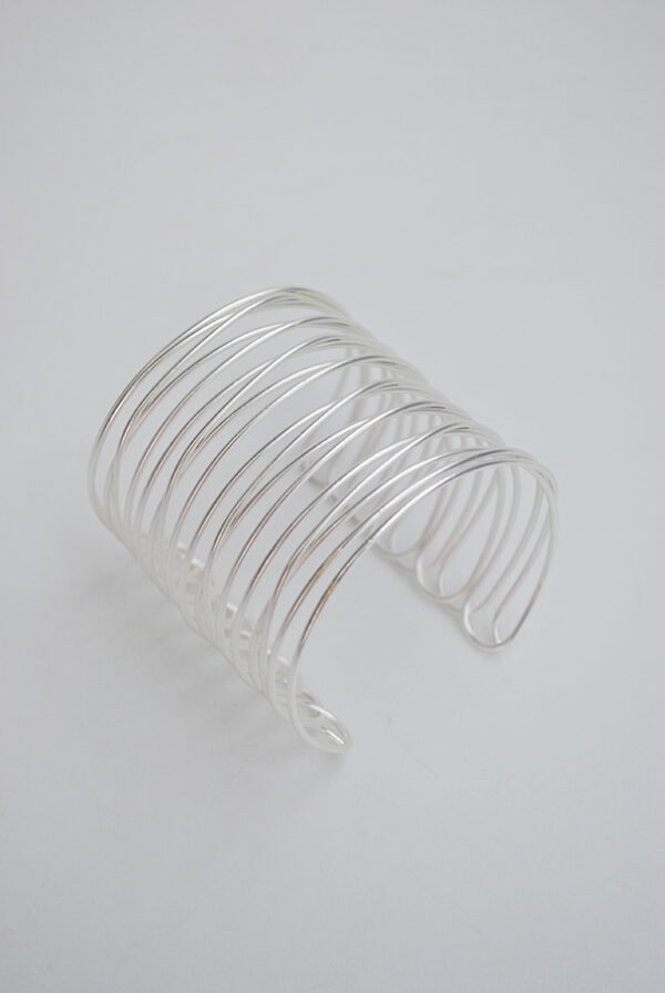 Brazalete plateado tiras