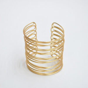 Brazalete dorado tiras