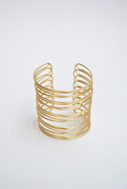 Brazalete dorado tiras