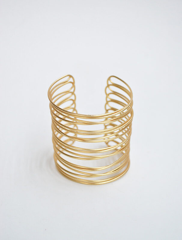 Brazalete dorado tiras