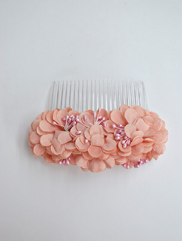 Peineta rosa nude flores