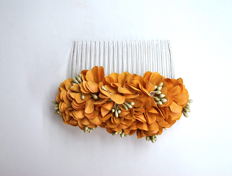 Peineta mostaza con flores