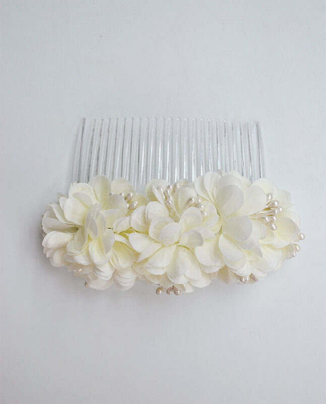 Peineta blanca con flores