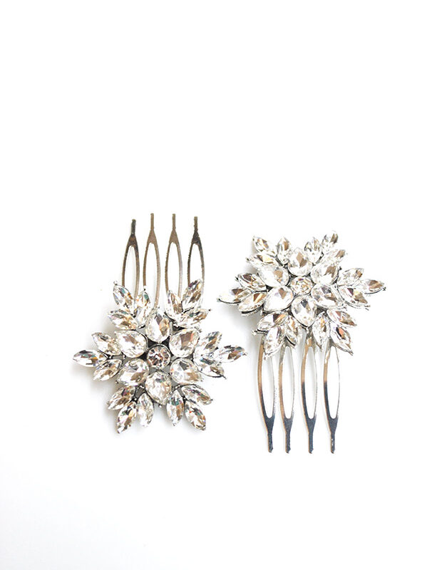 Pareja de peinetas plateadas