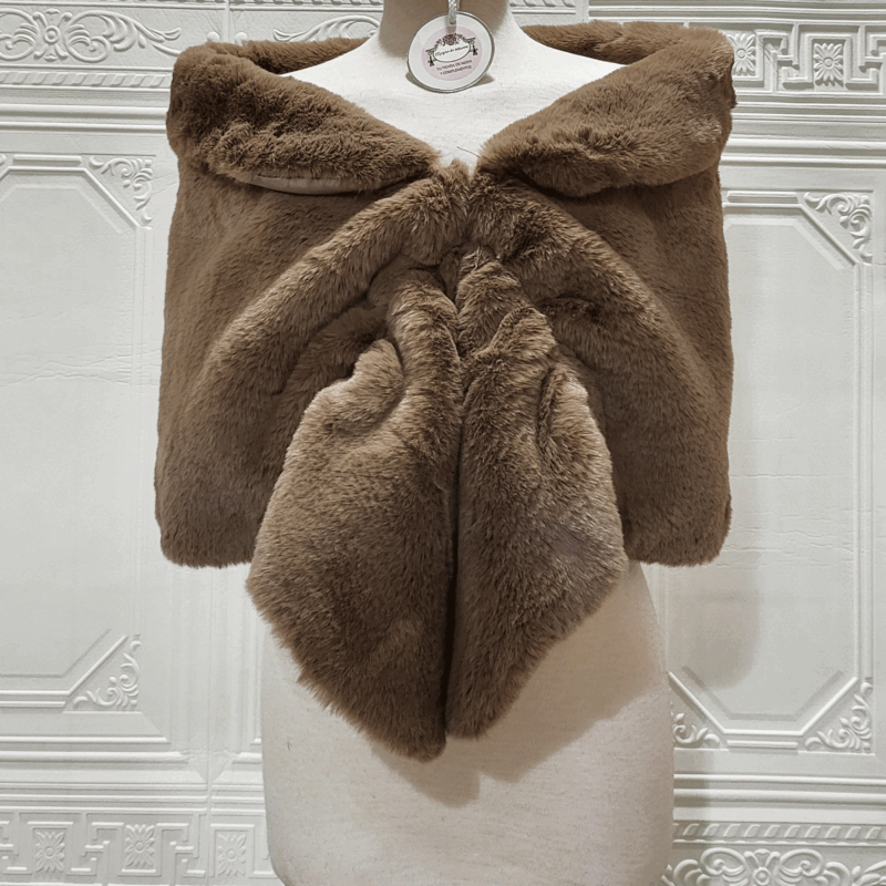 Estola marrón pelo sintético