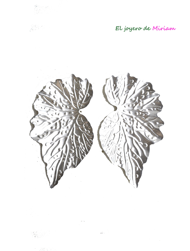 Pendientes plateados mate