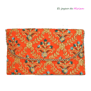Cartera sobre naranja