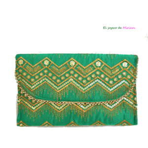 Cartera sobre verde y oro