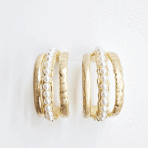 Aros dorados con perlas