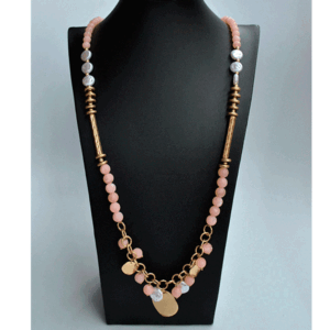 Collar largo perlas y medallas