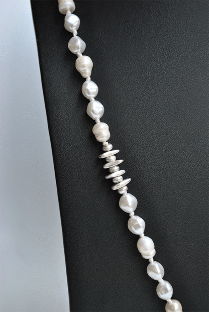 Collar largo perlas detalle ramas - Imagen 3
