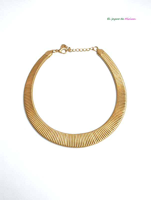 Gargantilla dorada tubos