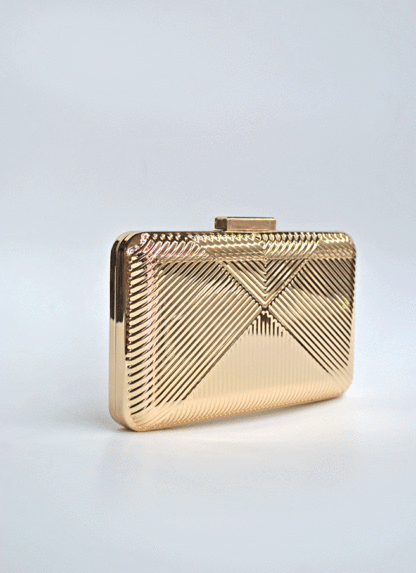 Bolso clutch metal dorado - Imagen 2