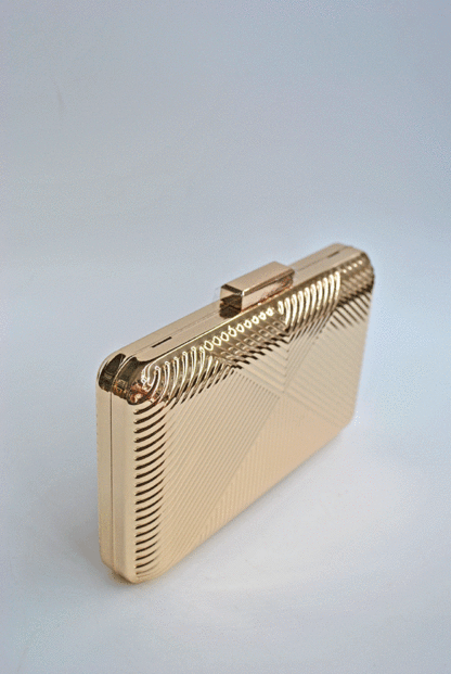 Bolso clutch metal dorado - Imagen 3