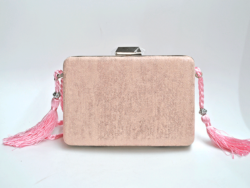 Clutch nude brillo y plata