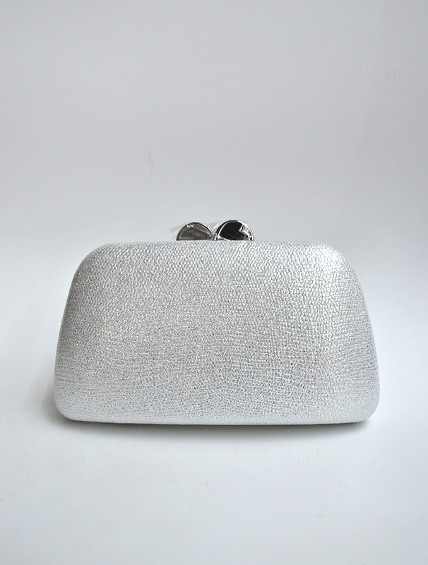 Bolso clutch plateado ovalado