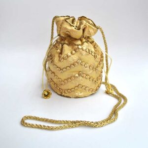 Bombonera dorada tachuelas