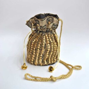 Bombonera negra y champagne