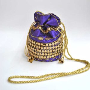 Bombonera morada de raso