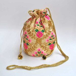 Bombonera flores bordadas