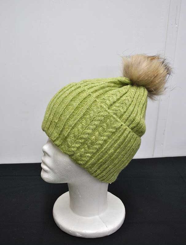 Gorro verde lana y pompón