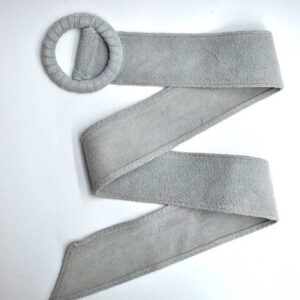 Cinturón de piel gris