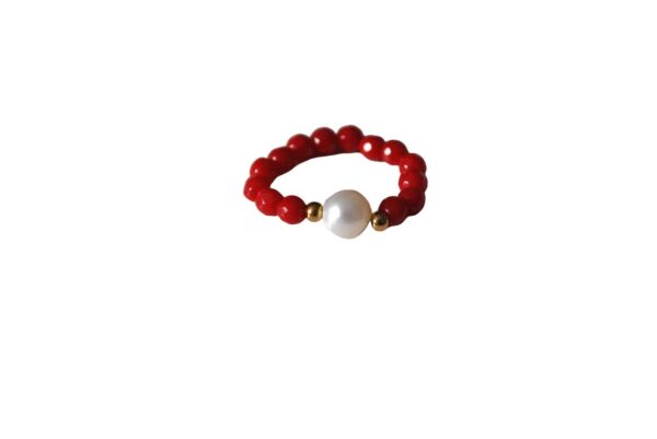 Anillo rojo con perla