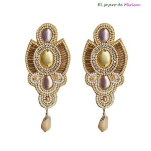 Pendientes dorados flamencos
