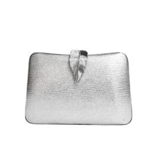 Bolso clutch plateado hoja