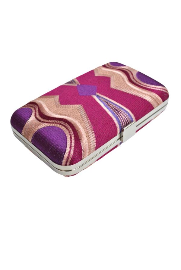 Bolso clutch fucsia bordados - Imagen 4