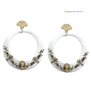 Pendientes blancos flamenca