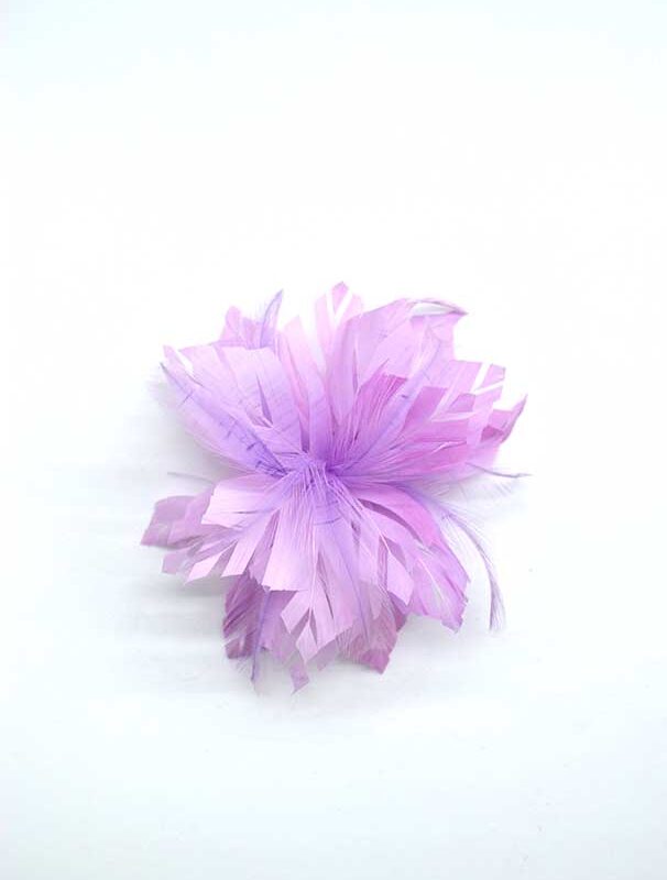 Flor tocado plumas lavanda