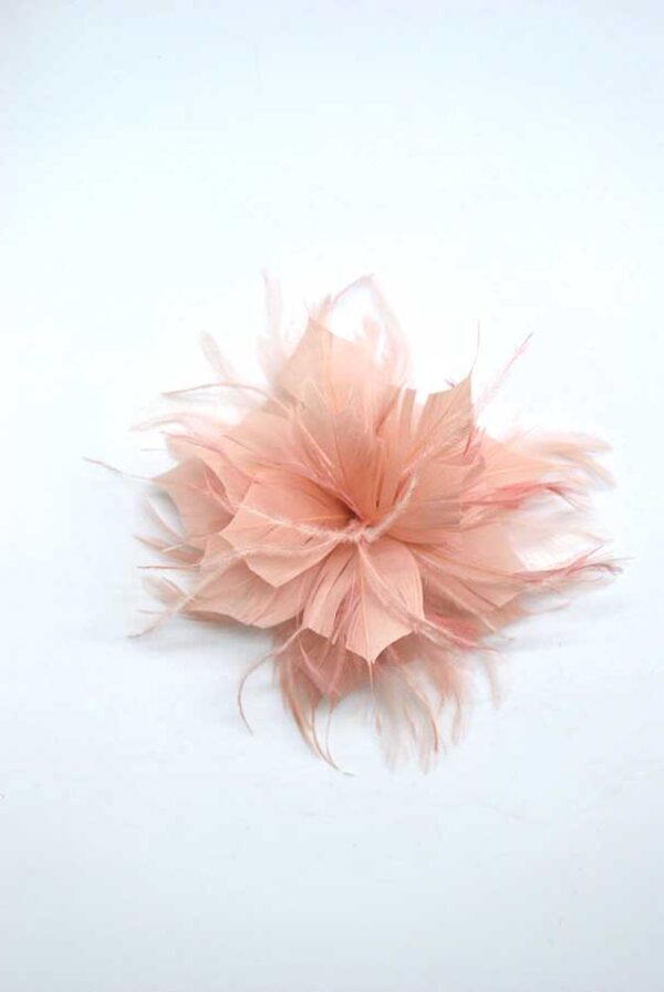 Flor tocado plumas nude