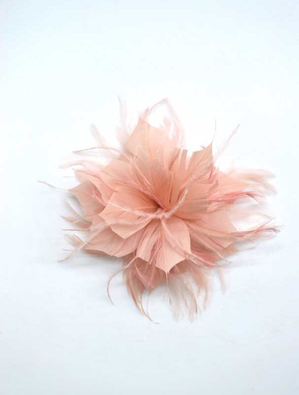 Flor tocado plumas nude
