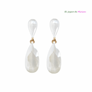 Pendientes blancos lágrima