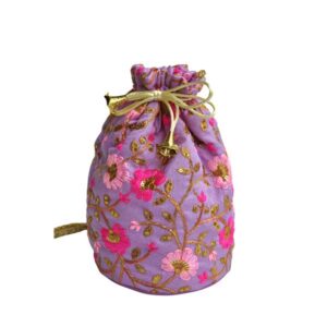 Bombonera violeta bordada