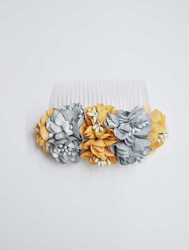Peineta flores mostaza y plata
