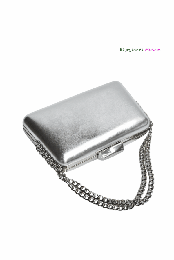 Bolso clutch plateado asa cadena