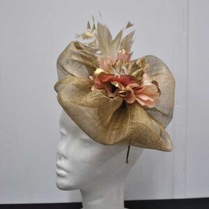 Tocado rosa y dorado