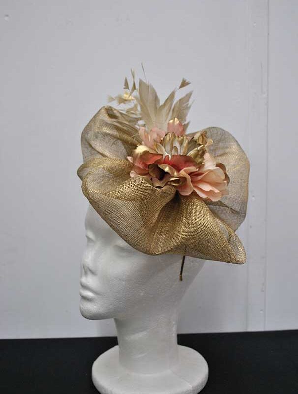 Tocado rosa y dorado